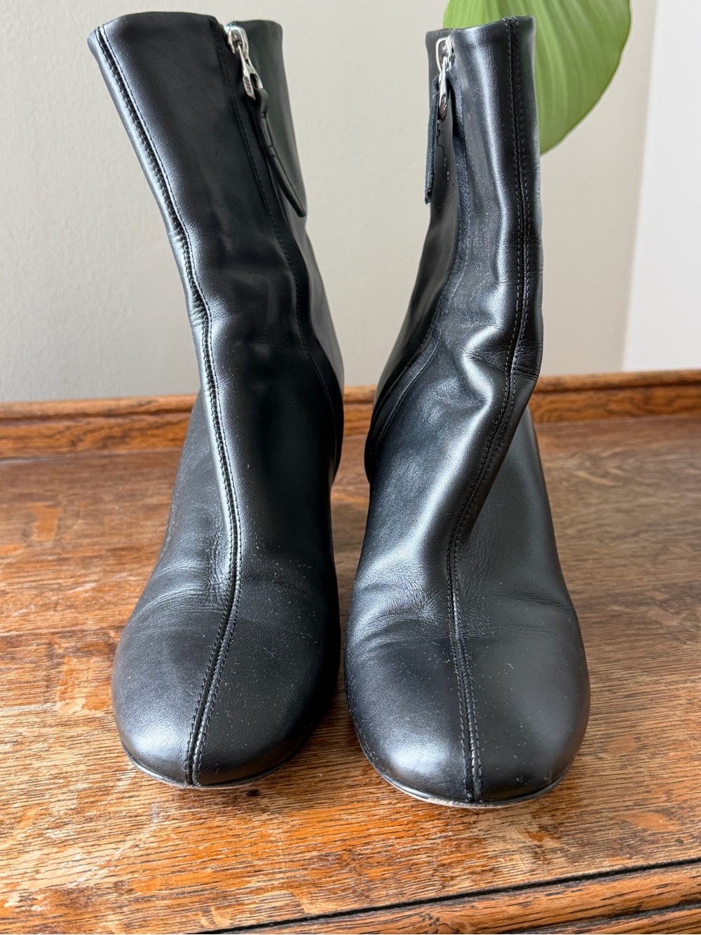 Aeyde Black Leather Ankle Boots with Side Zipper